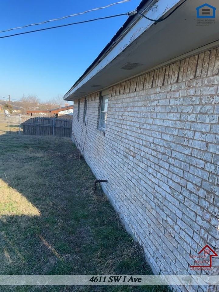 4611 Sw I Ave - Photo 7 of 22