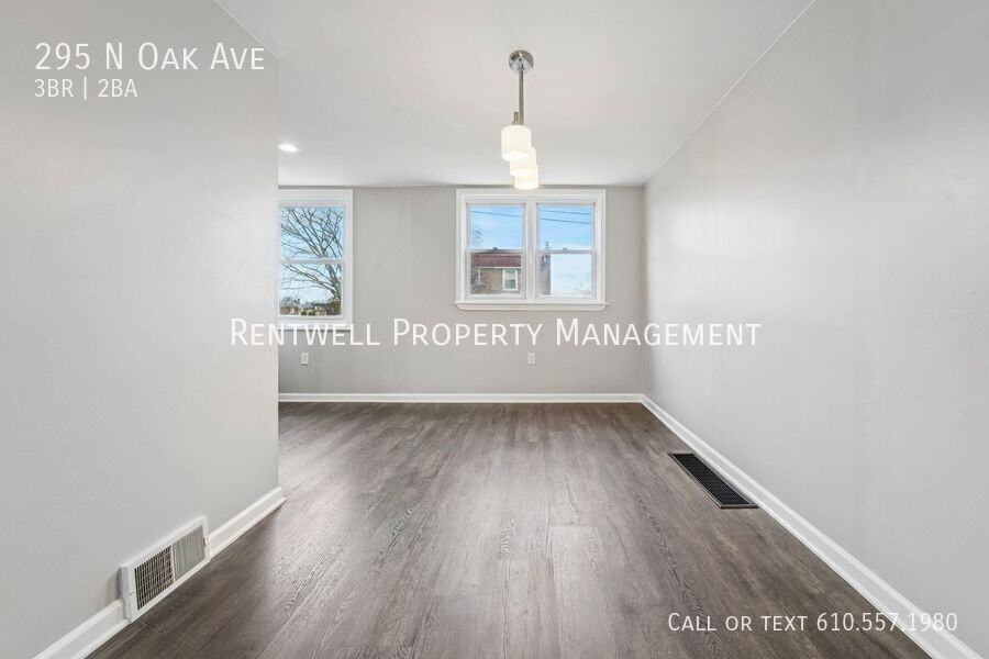 295 N Oak Ave - Photo 2 of 15