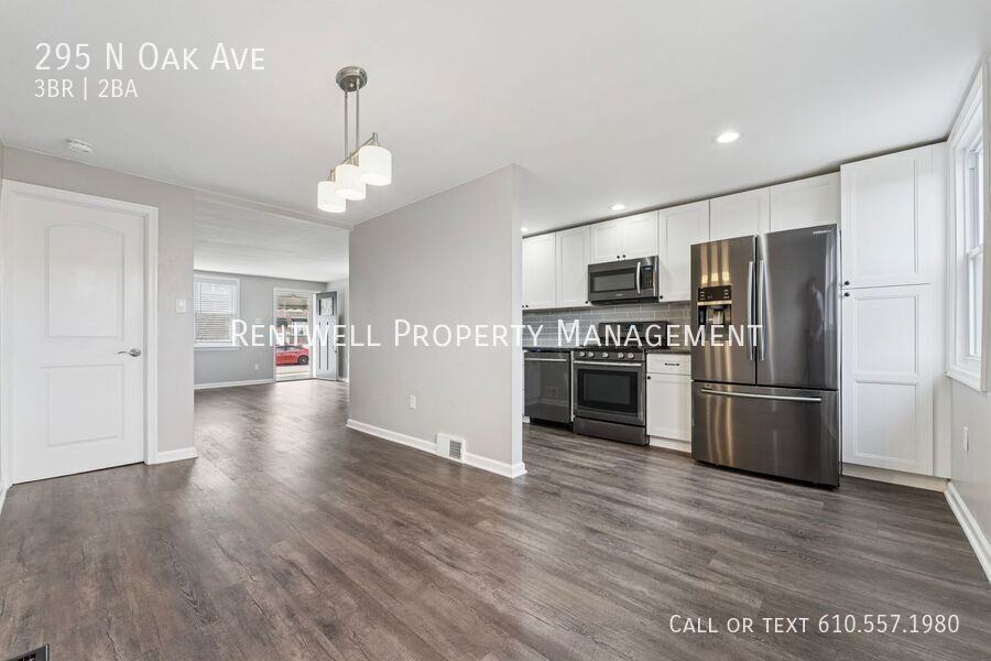 295 N Oak Ave - Photo 3 of 15