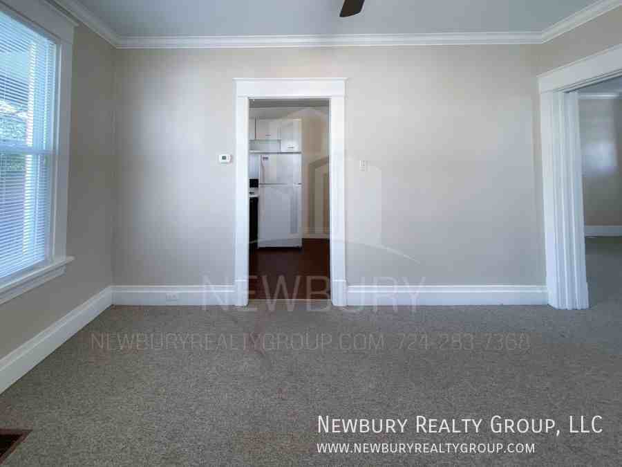 317 Wilson Ave - Photo 6 of 22