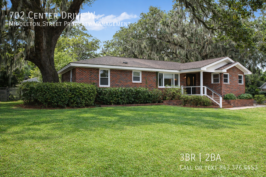 702 Center Dr W - Photo 2 of 30