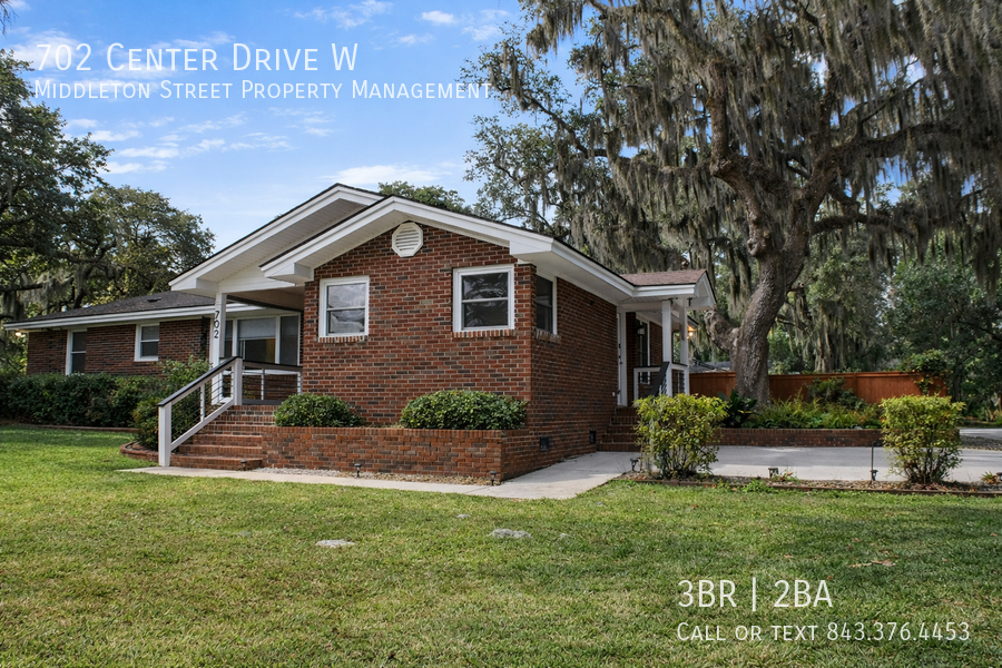702 Center Dr W - Photo 3 of 30