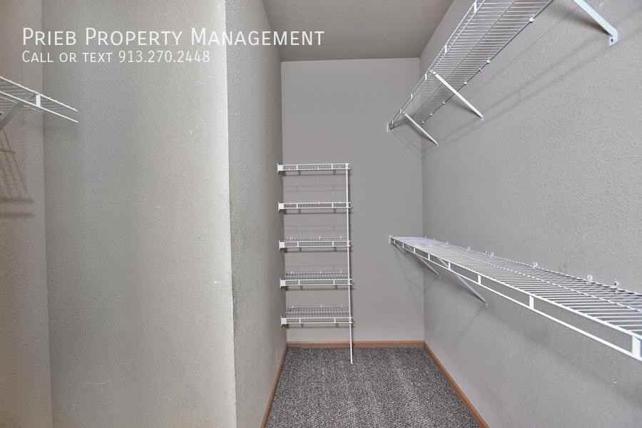 805 S Woodson Ct - Photo 6 of 11