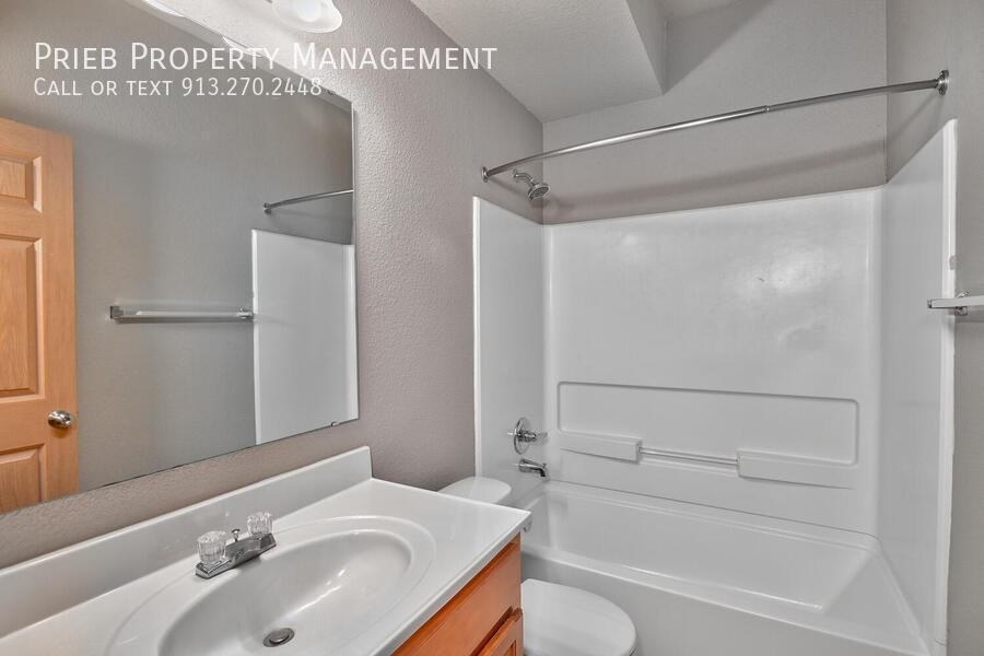 805 S Woodson Ct - Photo 7 of 11