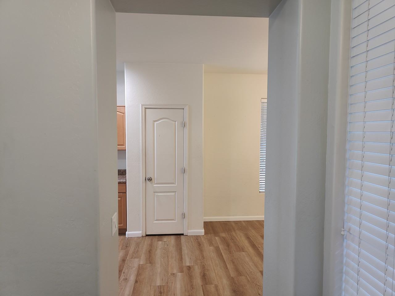 7417 S 30th Ave #NA - Photo 4 of 17