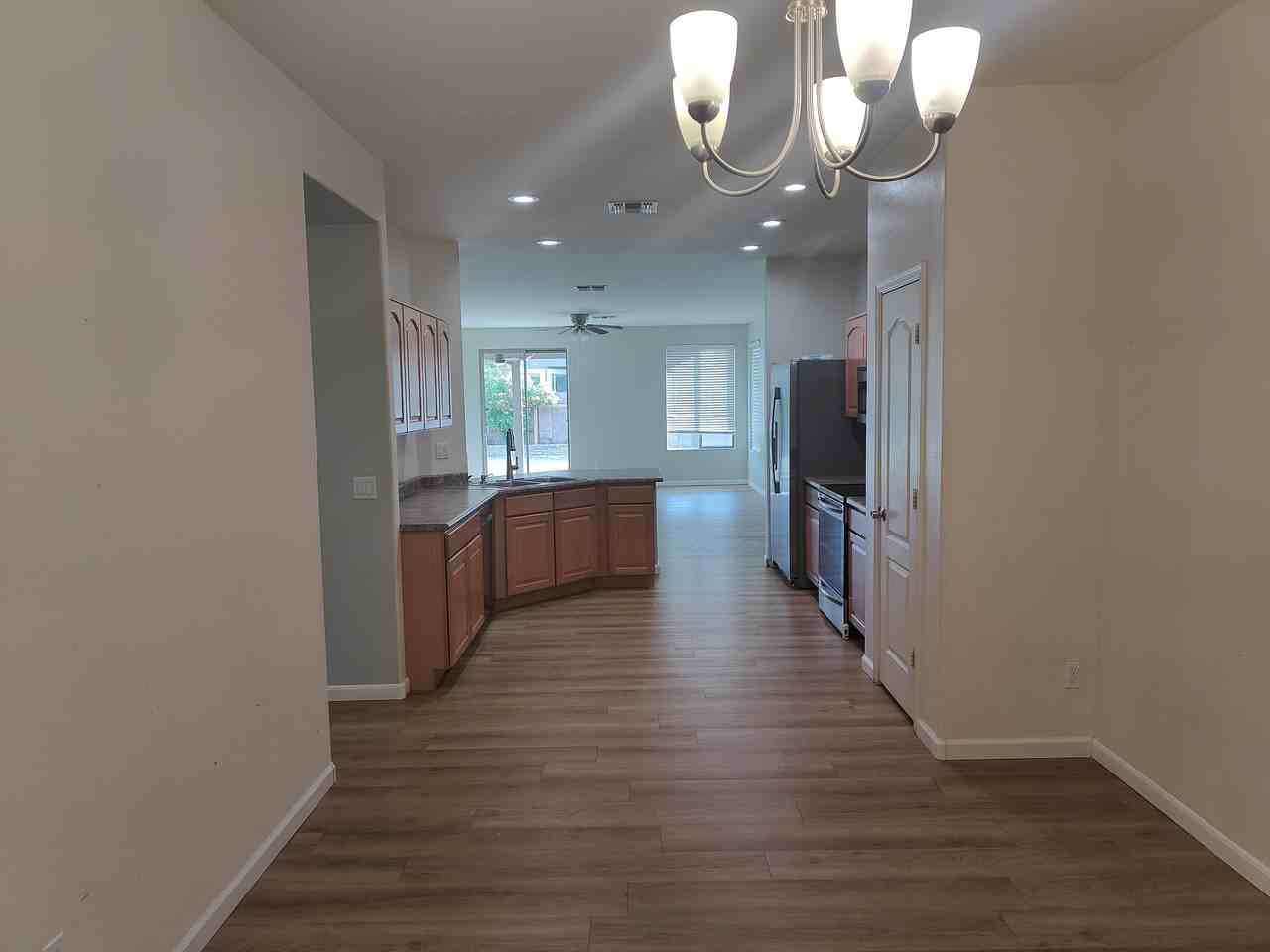 7417 S 30th Ave #NA - Photo 6 of 17