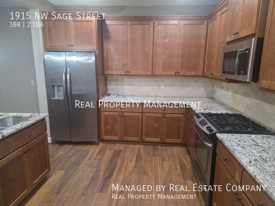 1915 Nw Sage St - Photo 5 of 32