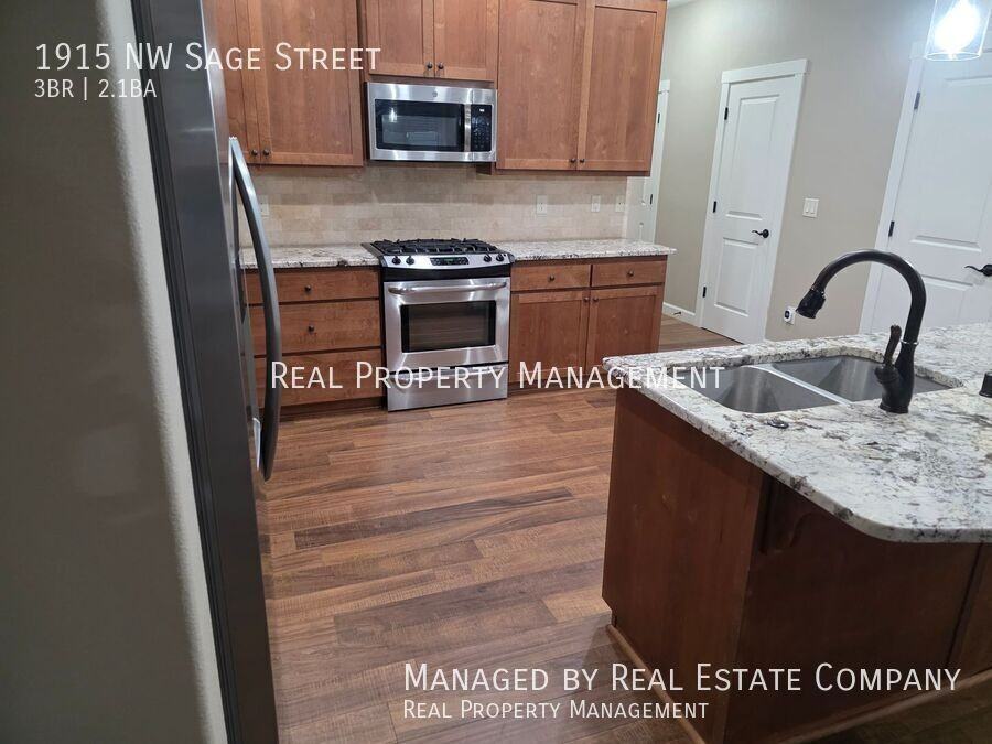 1915 Nw Sage St - Photo 6 of 32