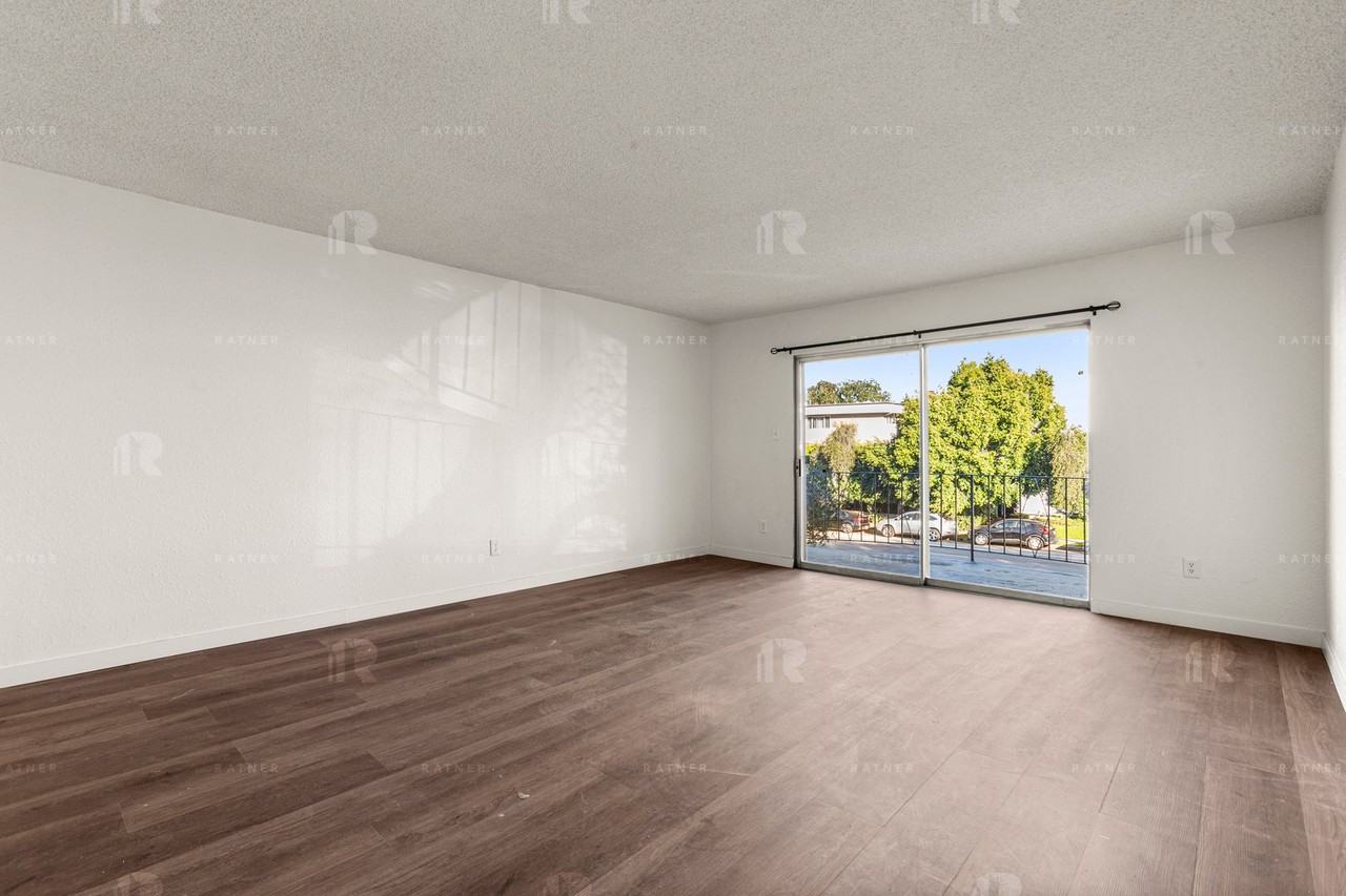 (EL/TI/YO:B) 5139 White Oak Avenue - Photo 5 of 26