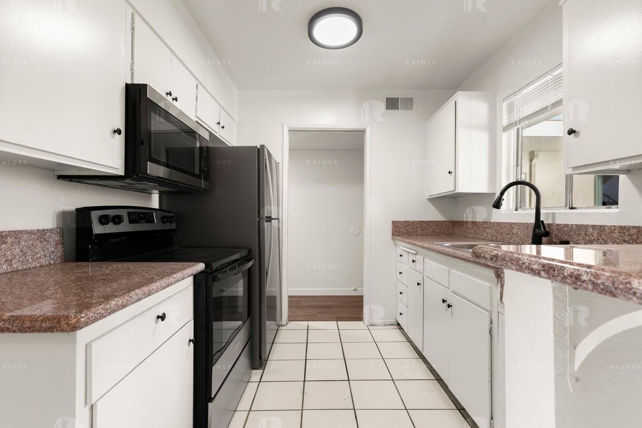 (EL/TI/YO:B) 5139 White Oak Avenue - Photo 6 of 26
