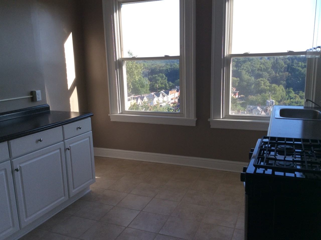 2214 Arlington Ave - Photo 7 of 12