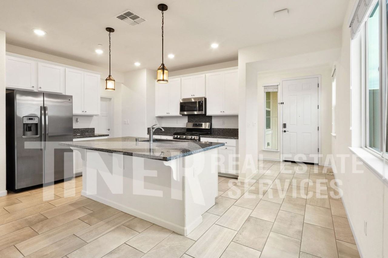 3719 Edington Dr - Photo 3 of 22