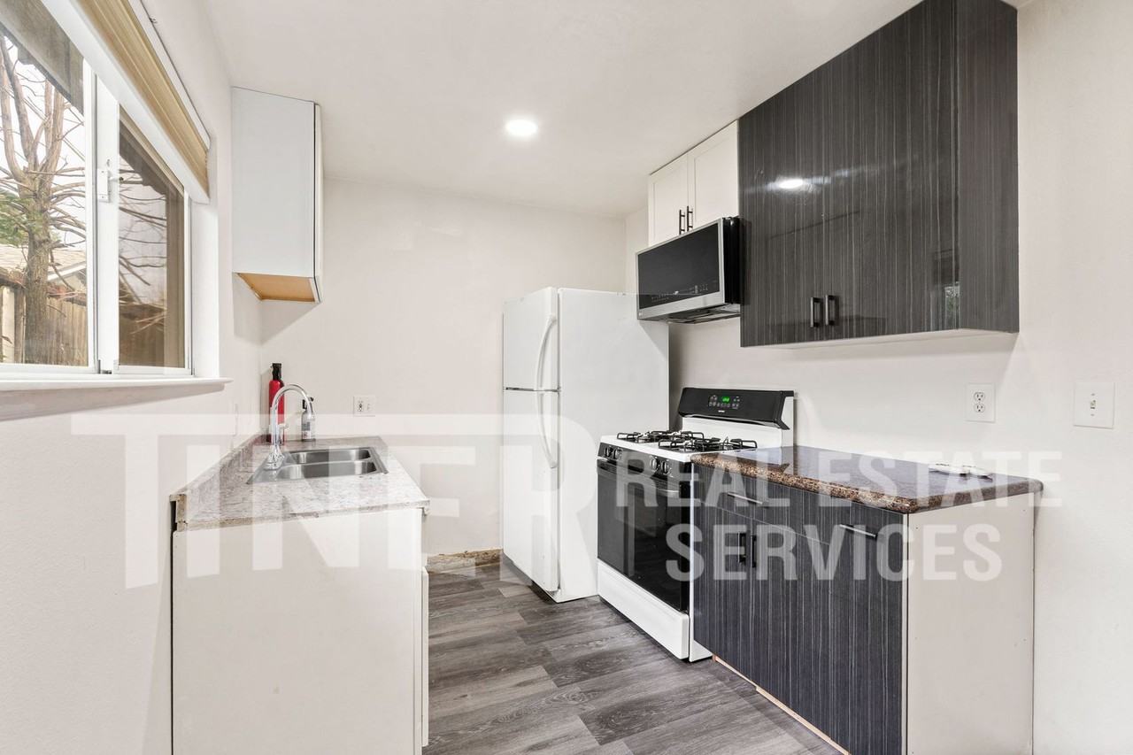 2922 Walnut Ave - Photo 2 of 11