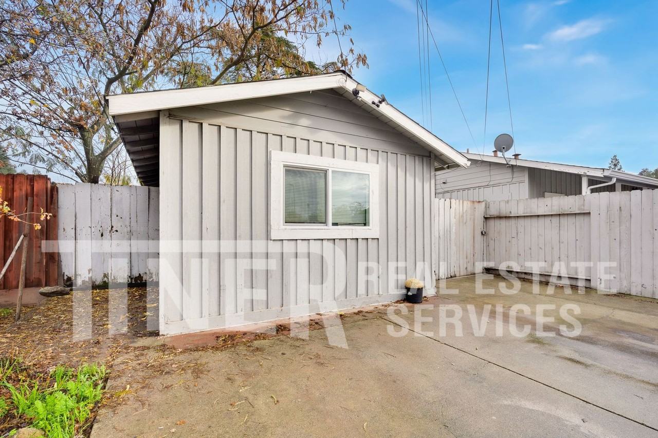 2922 Walnut Ave - Photo 5 of 11