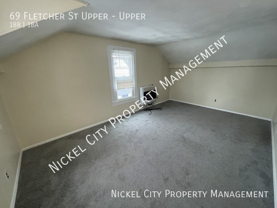 69 Fletcher St Uppr - Photo 2 of 8