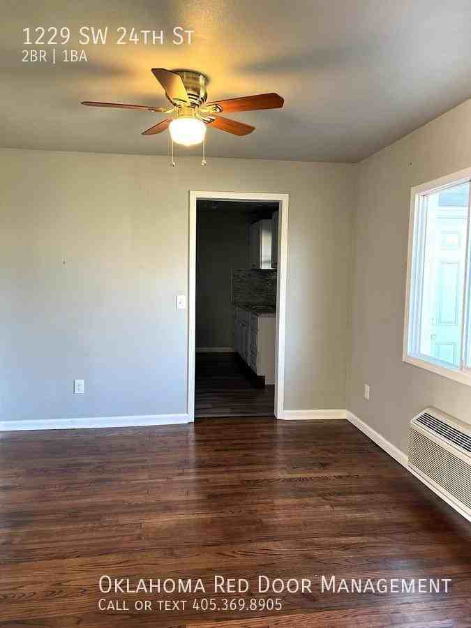 1229 Sw 24th St - Photo 4 of 9