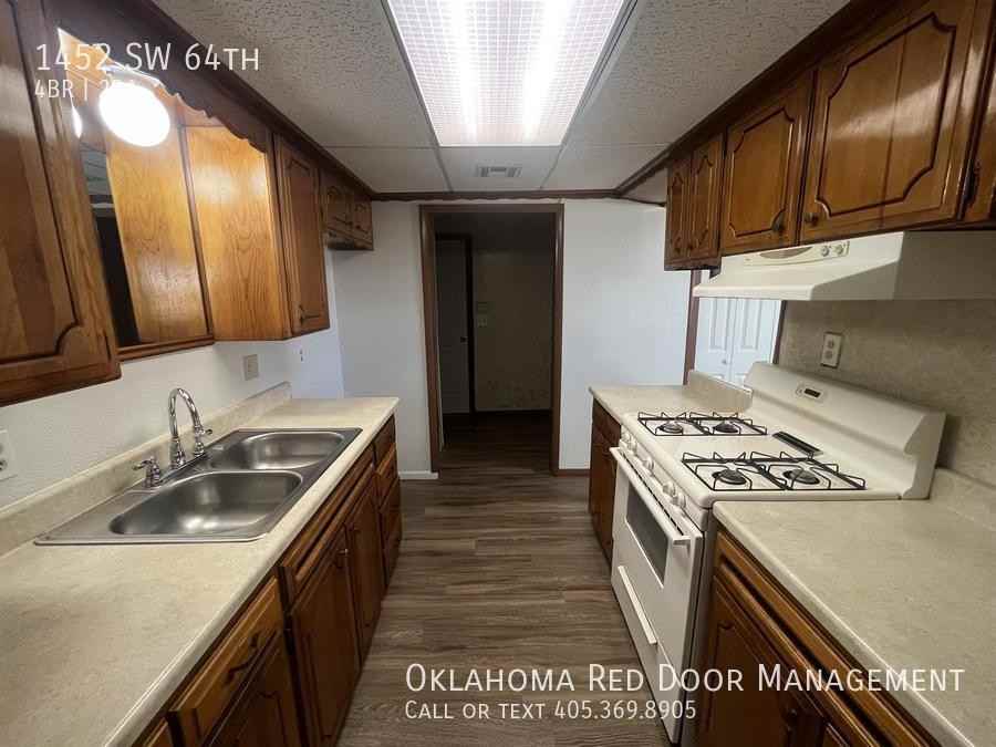 1452 Sw 64th St - Photo 3 of 46