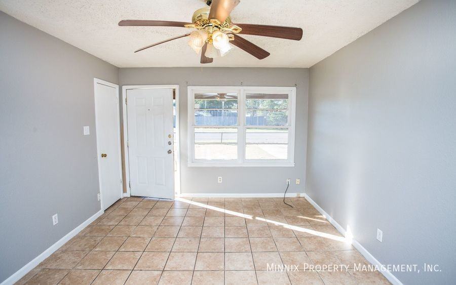 5414 6th St - Photo 5 of 32