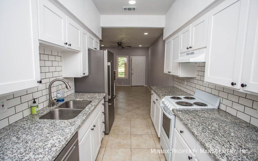 4729 2nd St - Photo 4 of 20