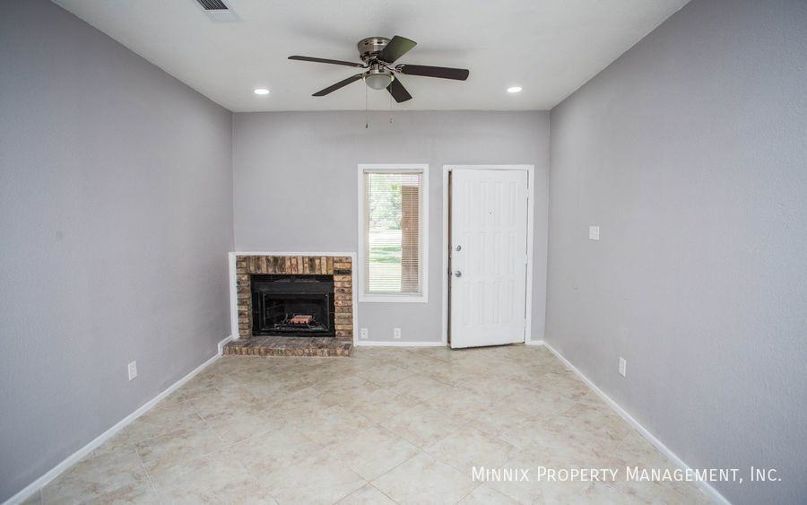 4729 2nd St - Photo 6 of 20