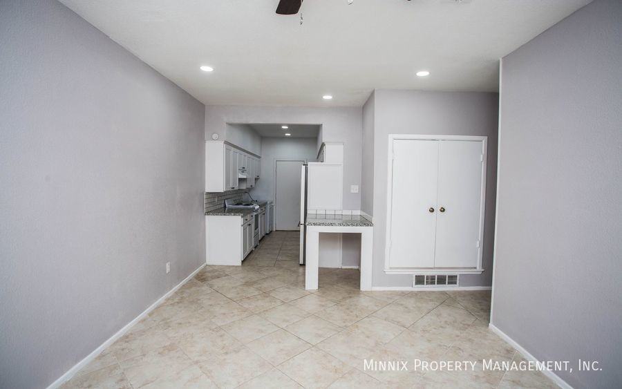 4729 2nd St - Photo 7 of 20