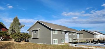 featured image of Golf Course Ln #41