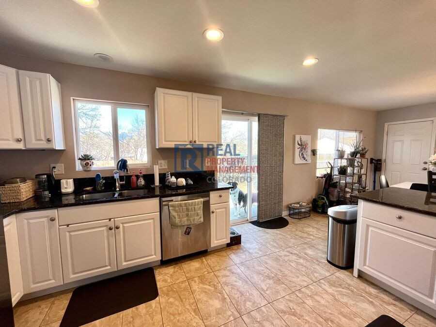 2550 Bellamy St - Photo 5 of 15