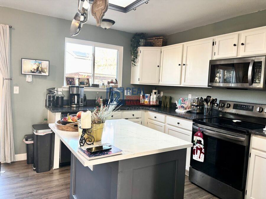 17627 Cornish Pl - Photo 2 of 14