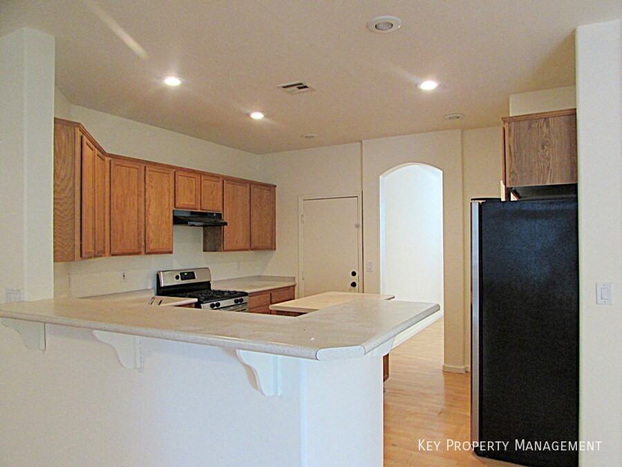 9623 W Post Rd - Photo 5 of 17