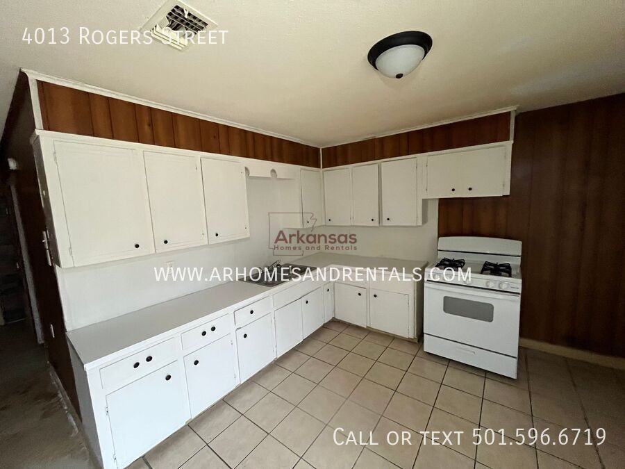 4013 Rogers St - Photo 3 of 7