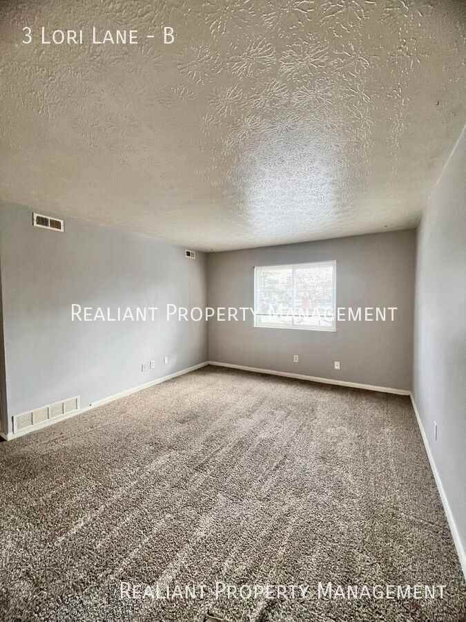 3 Lori Ln #B - Photo 2 of 9