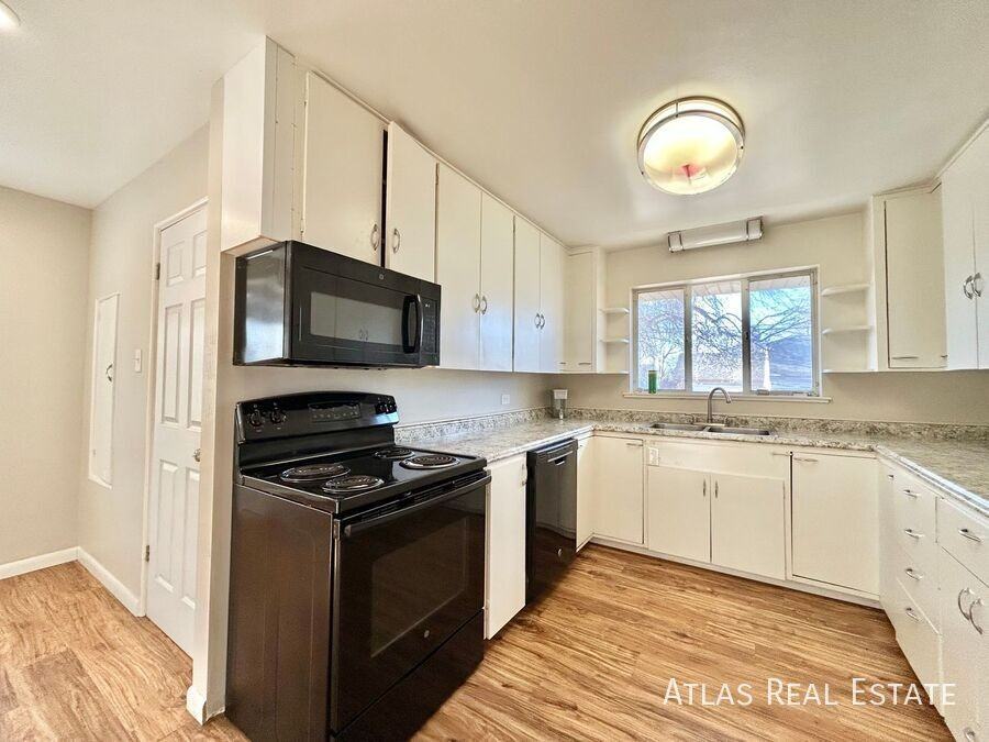 2353 S Sherman St #A - Photo 5 of 33