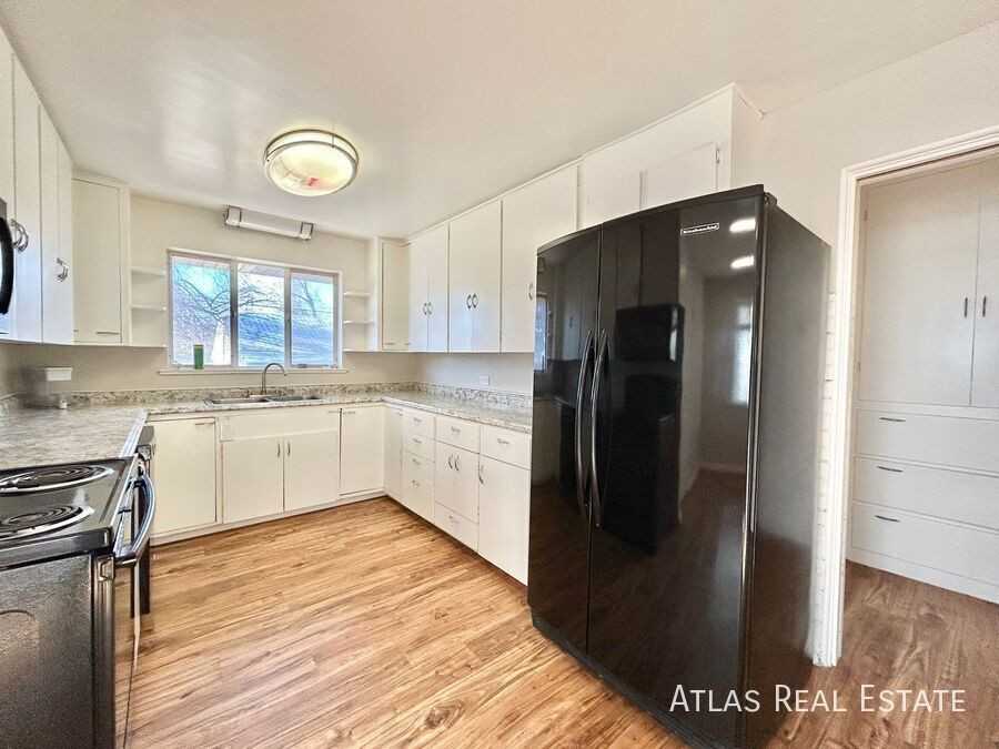 2353 S Sherman St #A - Photo 6 of 33