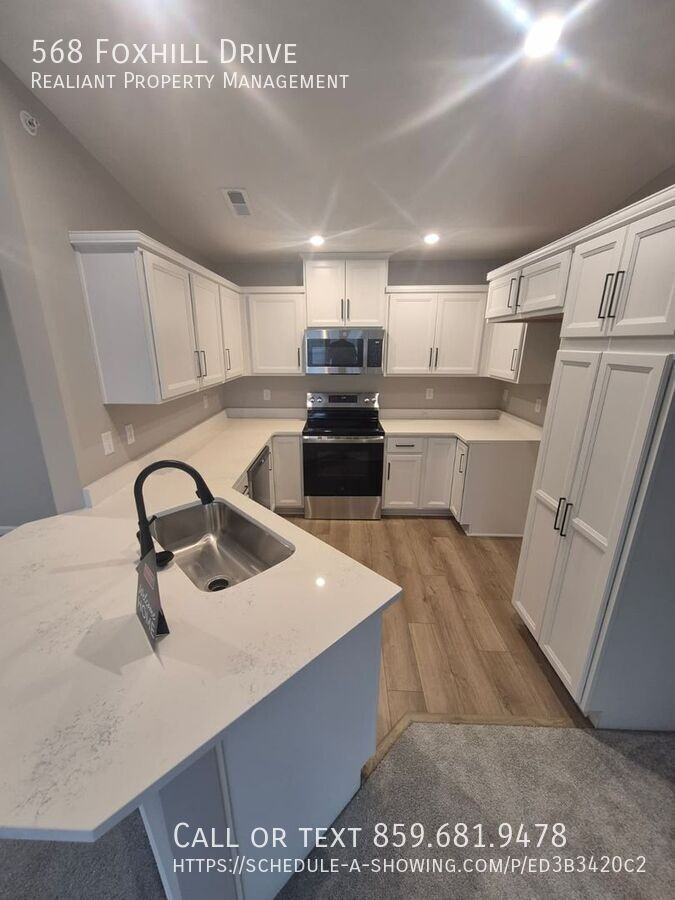 568 Foxhill Dr - Photo 5 of 13