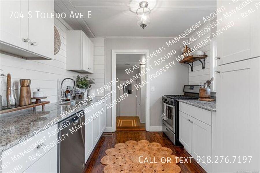 704 S Toledo Ave - Photo 6 of 14