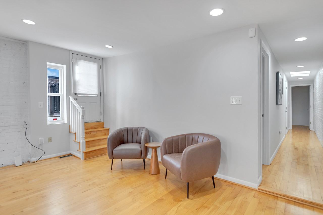 1125 D St Ne #1 - Photo 2 of 26