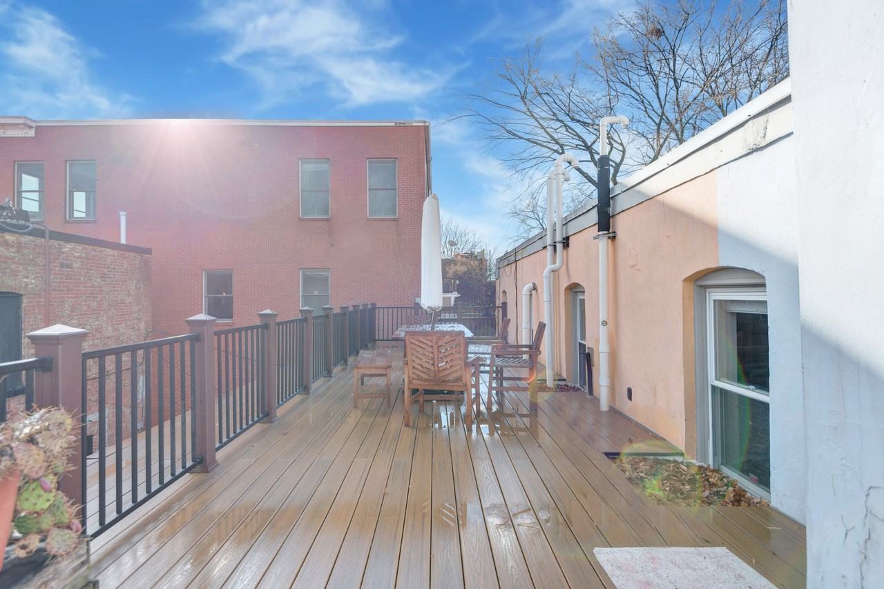 1125 D St Ne #1 - Photo 3 of 26