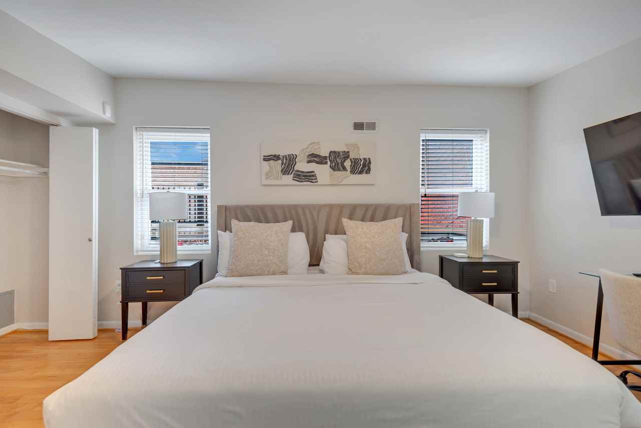 1125 D St Ne #1 - Photo 6 of 26