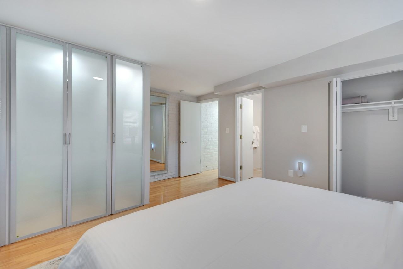 1125 D St Ne #1 - Photo 7 of 26