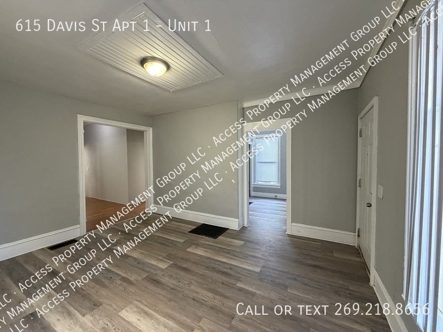 615 Davis St Apt 1 #1 - Photo 2 of 23