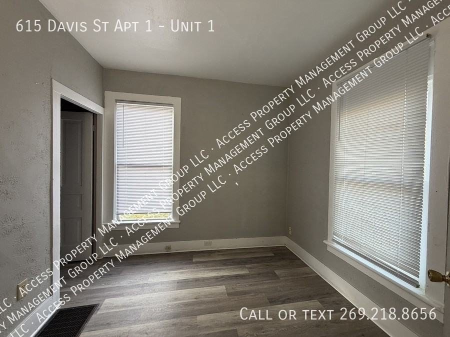 615 Davis St Apt 1 #1 - Photo 3 of 23