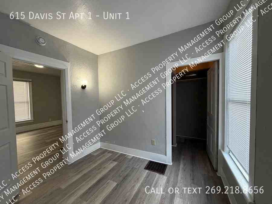 615 Davis St Apt 1 #1 - Photo 4 of 23
