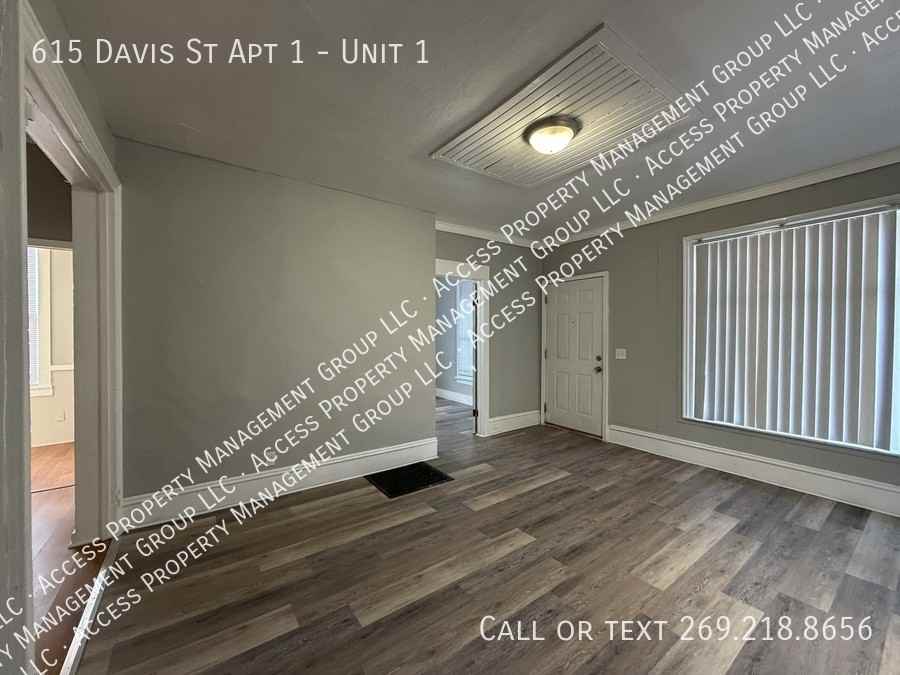 615 Davis St Apt 1 #1 - Photo 5 of 23
