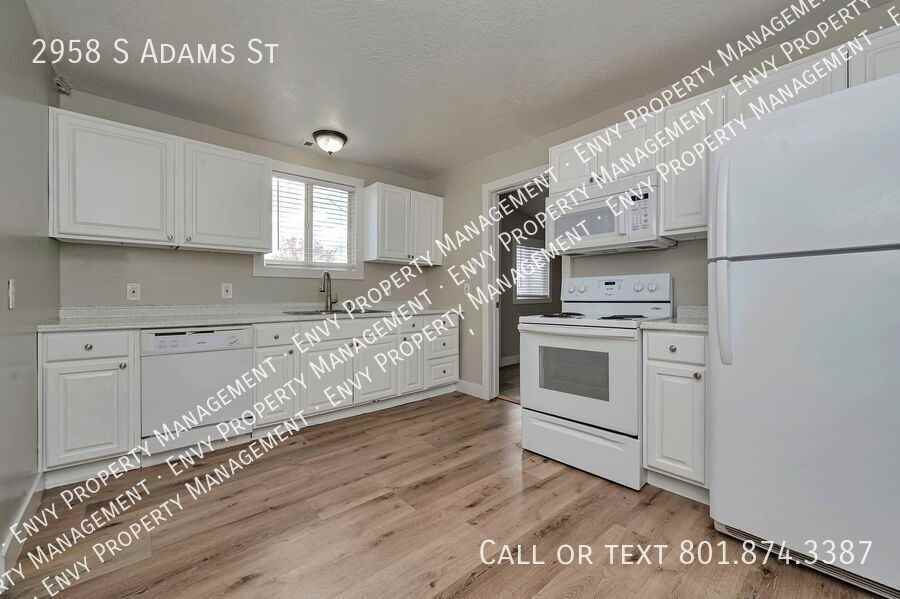 2958 S Adams St - Photo 5 of 14