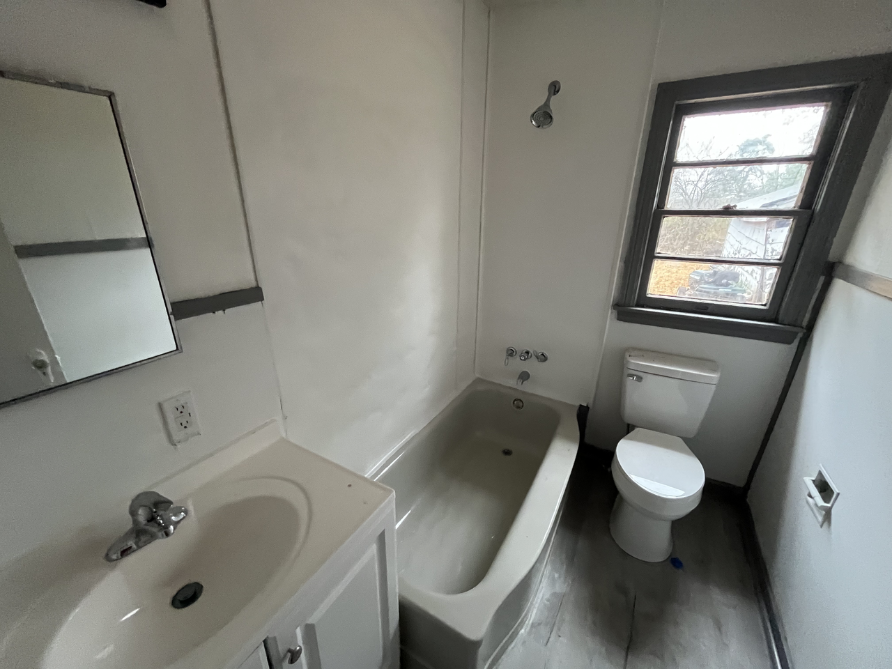 754 Raymond Rd #B - Photo 4 of 6