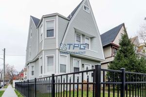 featured image of 211 Park Ave