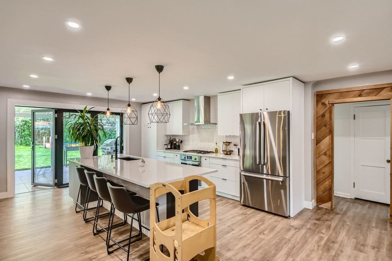 880 Grape St - Photo 4 of 14