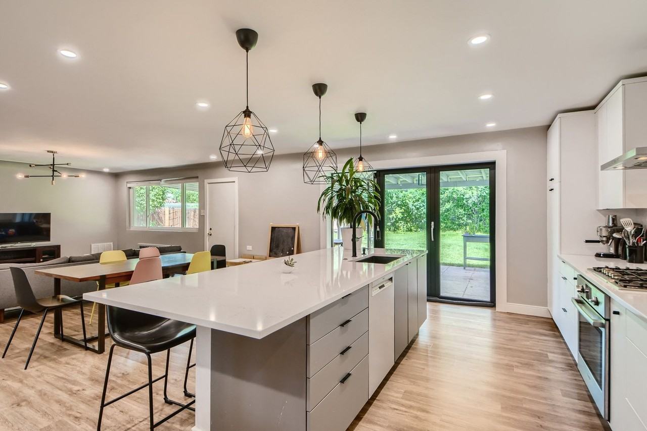 880 Grape St - Photo 5 of 14