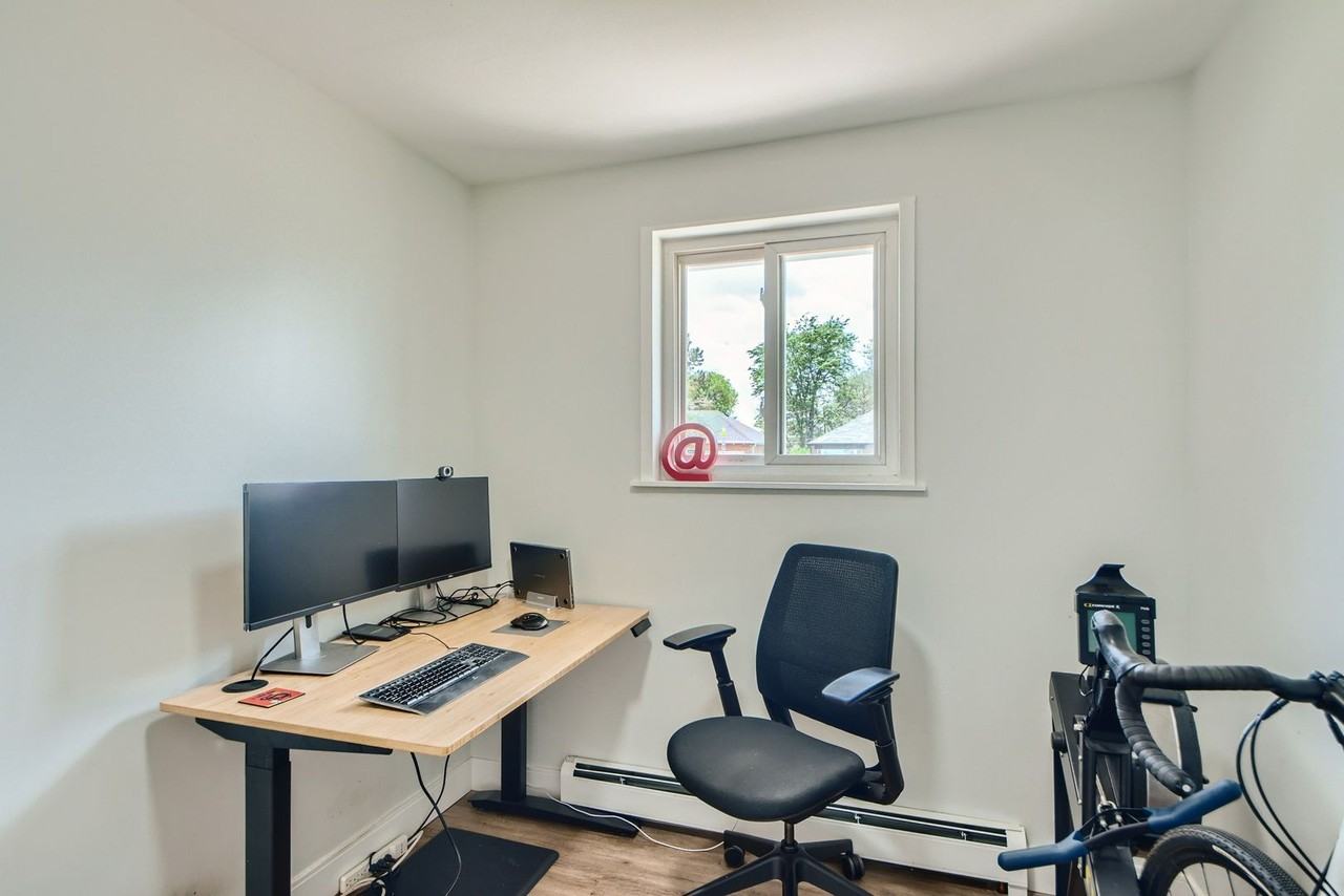 880 Grape St - Photo 6 of 14