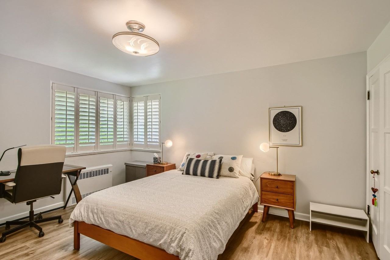 880 Grape St - Photo 7 of 14